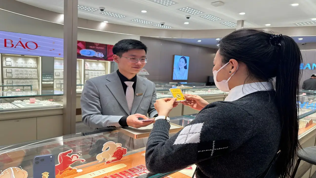 سوق الذهب يشهد نشاطاً لافتاً تزامناً مع اقتراب يوم إله الثروة